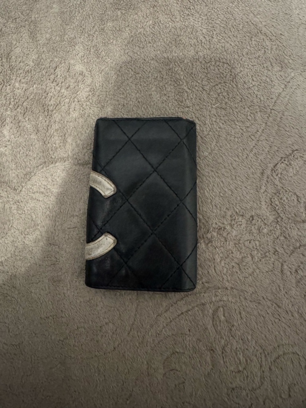 CHANEL Black Quilted Leather Card Case with White CC Accent - Picture 2 of 4